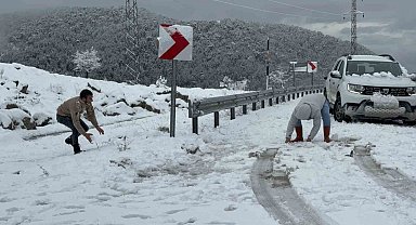 Seydikemer'de yüksek kesimler beyaza büründü
