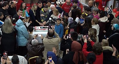 Silivri'de engelli çocuklar için yılbaşı partisi düzenlendi