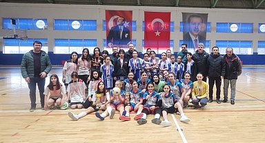 Şıralık Vatan Ortaokulu şampiyon