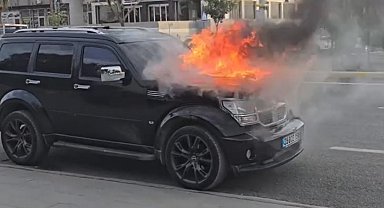 Şırnak'ta cip ve yolcu otobüsü alevlere teslim oldu