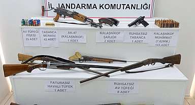 Sivas'ta baskın yapılan evden cephanelik çıktı
