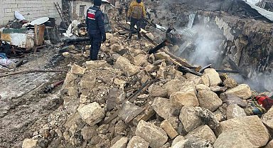 Sivas'ta müstakil evde yangın: 1 yaralı