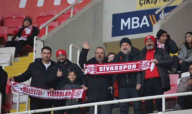 Sivassporlu taraftarlar maça yoğun ilgi gösterdi