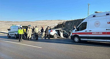 Siverek'te duvara çarpan otomobilin sürücüsü hayatını kaybetti