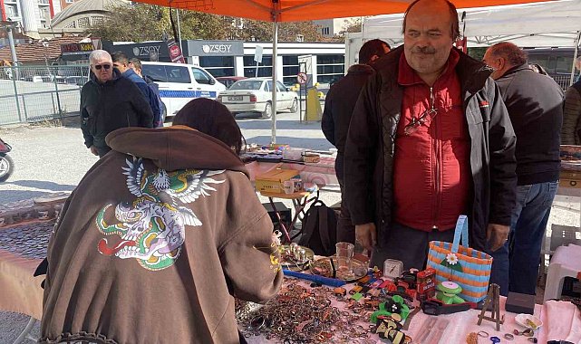 Son aylarda ilginin giderek arttığı Antika Pazarı'ndan vatandaş memnun