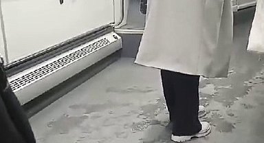 Sultanbeyli'de İETT şoförü ile yolcu arasında 'durakta durmadın' tartışması