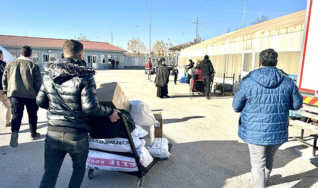 Suriye'de Esad rejiminin yıkılmasıyla mülteciler ülkelerine dönmeye devam ediyor
