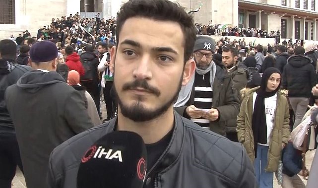 Suriye'de Esed rejiminin son bulması Fatih Camii'nde coşkuyla kutlanıyor