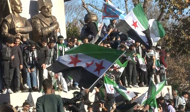 Suriye'de Esed rejiminin son bulmasının ardından Suriyeliler Saraçhane'ye yürüdü