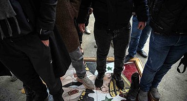 Suriye'de rejim askerleri teslim oluyor