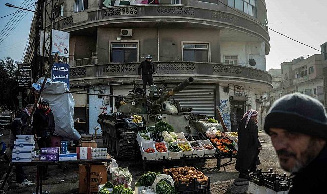 Suriyeli esnaf Esad'ın bomba yağdırdığı tankı manav tezgahına çevirdi