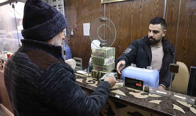 Suriyeliler çuvallar dolusu para götürüp cep dolduracak kadar döviz alıyor