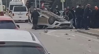 Takla atan otomobilden burnu bile kanamadan çıktı