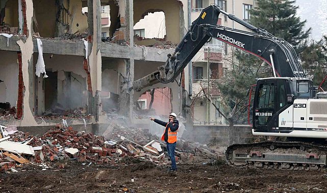 Talas'ta yapılar sesle yıkılıyor