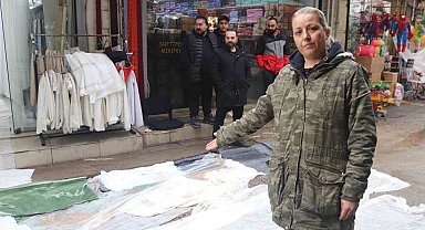 Tarihi çarşıdaki su ve çamura 'halı ve perdeli' çözüm