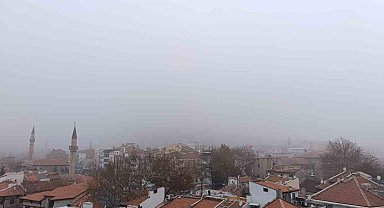 Tarihi Karahisar Kalesi sis nedeniyle gözlerden kayboldu