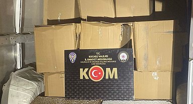 TEM'de durdurulan araçtan 891 bin kaçak makaron ele geçirildi