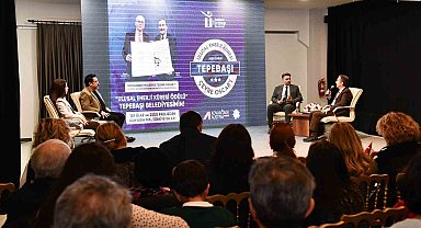 Tepebaşı'nda "Yapay Zekanın Politikaya Etkileri: Yeni Siyaset" paneli düzenlendi