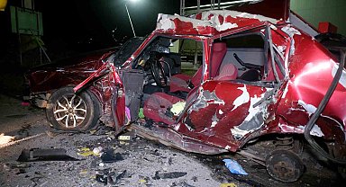 Tır ile otomobilin çarpıştığı feci kaza kamerada: 1 ölü