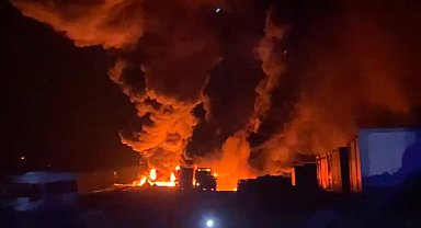 Tokat'ta taş ocağında çıkan yangında 8 kamyon yanarak küle döndü