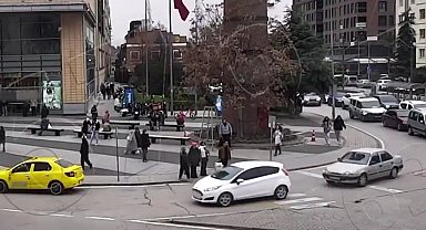 Trafik kurallarını ihlal eden sürücüler kameralara yansıdı