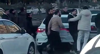 Trafikteki kavgayı polisler ayırdı