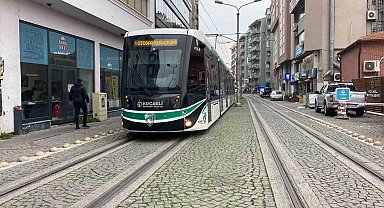 Tramvay yolundaki keyif uykusunu vatman bozdu