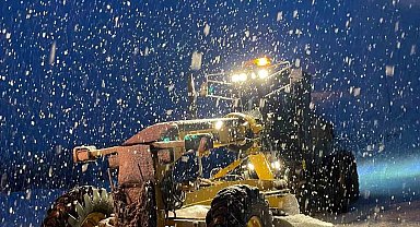 Tunceli'de kardan kapanan 65 köy yolunda çalışmalar sürüyor