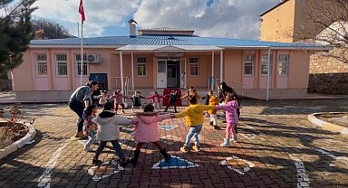 Tunceli'de okul bahçeleri şenlik alanına döndü