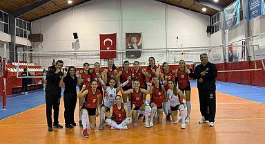 Turgutlu Belediyespor'un kadın takımları doludizgin
