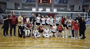Turgutlu Kadın Voleybol Takımı rakibine geçit vermedi