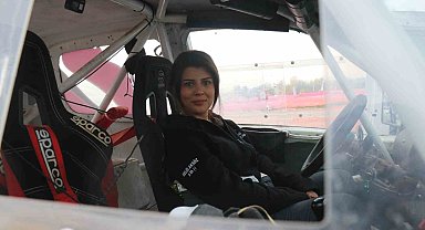 Türkiye'nin ilk ve tek kadın X-Trial pilotu, off-road pistlerinde tozu dumana katıyor
