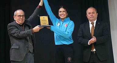 Uçan Manisalı Ruhi Sarıalp memleketinde anıldı