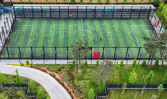 Ümraniye'de spora büyük yatırım: 93 yeni saha hizmete sunuldu