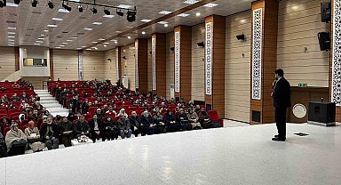 Umre yolcuları için seminer verildi