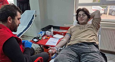 Üniversite öğrencilerinden kan bağışı