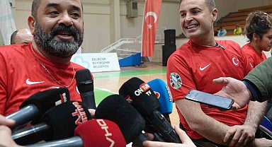 Ünlüler şampiyonlara karşı
