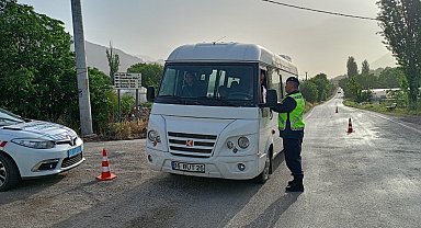 Uşak'ta polis ve jandarmadan okul çevreleri ve servislere sıkı denetim
