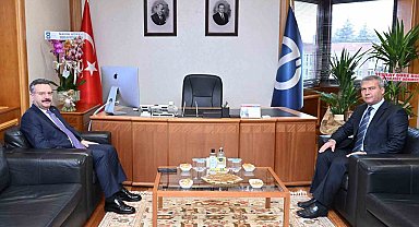 Vali Aksoy'dan Anadolu Üniversite rektörüne ziyaret