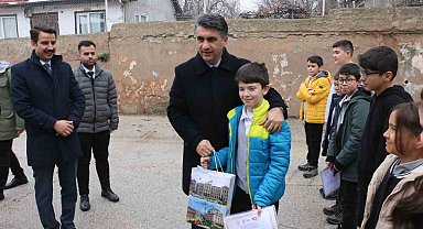 Vali Aydın'dan tarihi ilçeye ziyaret: "Hakikaten eşsiz konaklarımız var burada"
