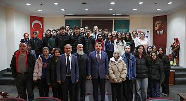 Vali Işın "Müzikçe Pazartesi Söyleşileri"nin konuğu oldu