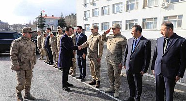 Vali Karakaya, Mehmetçik'in ailesi ile görüntülü görüştü