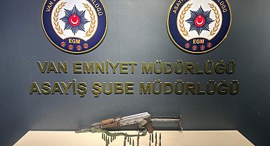 Van'da bir otomobilde uzun namlulu silah ele geçirildi