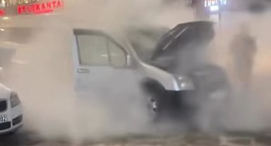 Van'da seyir halindeki kamyonette yangın çıktı