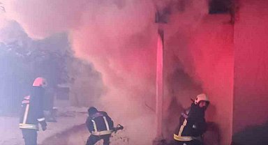 Van'da sobadan çıkan yangın evi kül etti