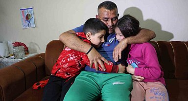 Vefakar babanın görüntüleri Türkiye'nin içini ısıttı: "Zor; ama başka şansım yok"