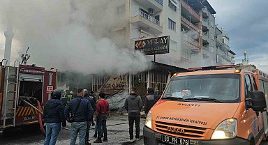 Veteriner kliniği alevlere teslim oldu