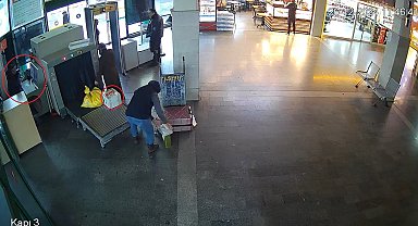 X-ray'den koliyle geçirilen maymun, güvenlik görevlisinin dikkatiyle fark edildi