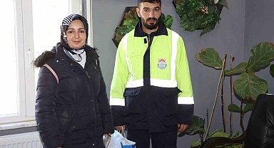 Yalova'da temizlik görevlisi bulduğu cüzdanı sahibine teslim etti