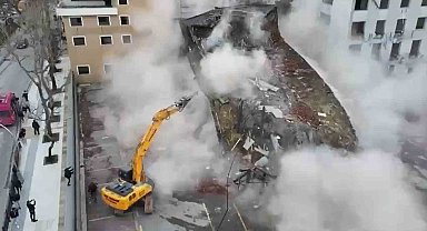 Yalova'da valilik binasının yıkımı devam ediyor